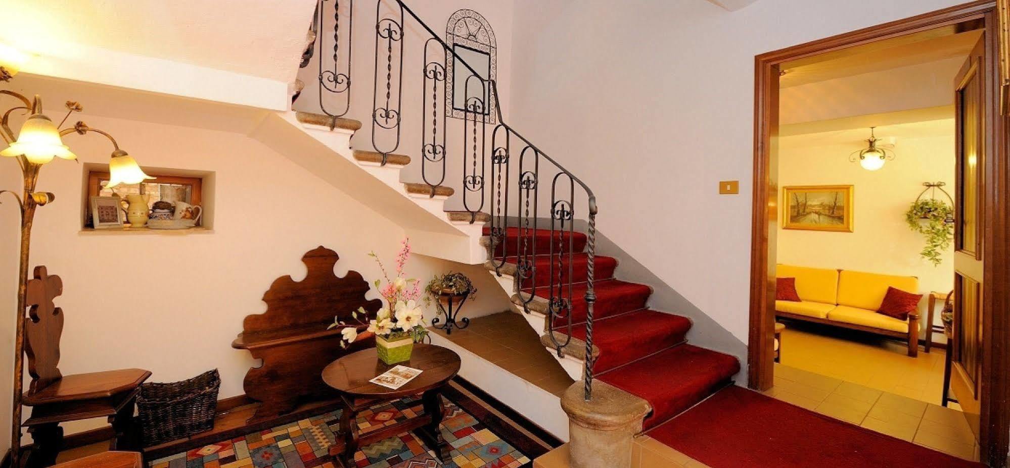 Hotel San Sebastiano Perugia Bagian luar foto